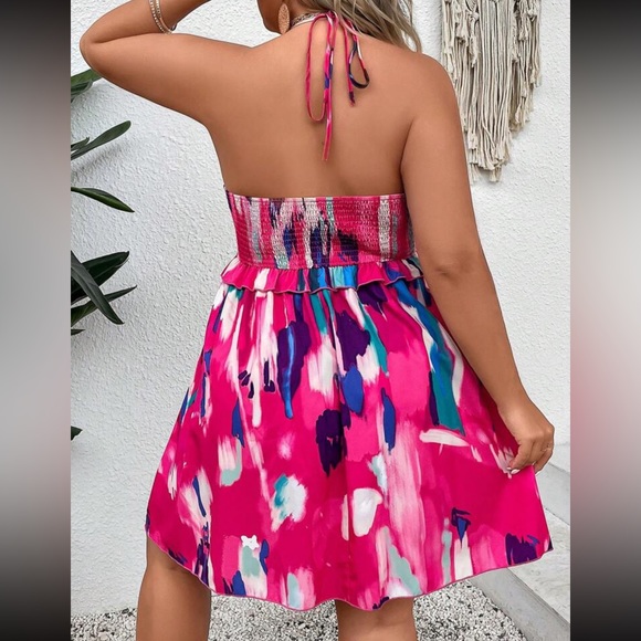 Plus size allover print halter dress - Picture 3 of 8